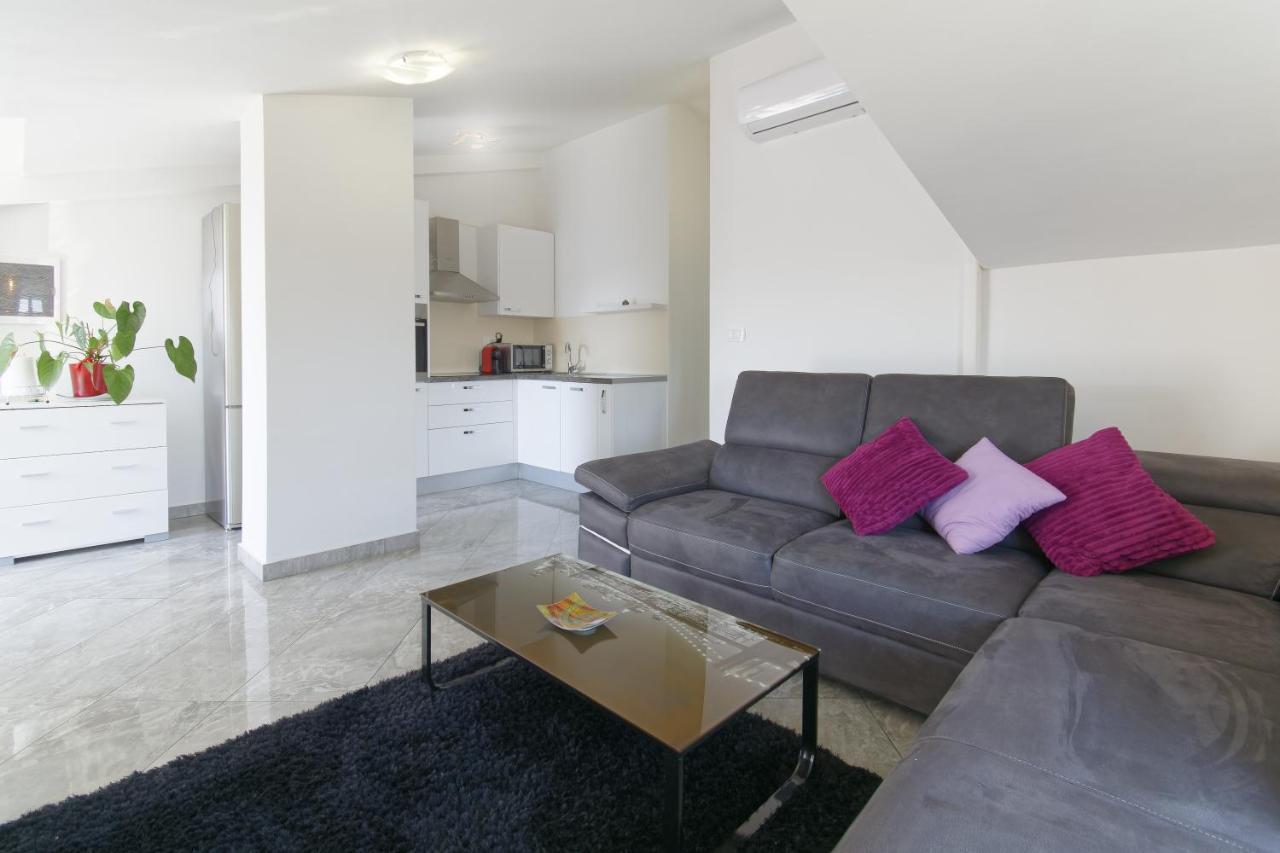 Apartments Goran By Rent Istria Umag Exterior foto