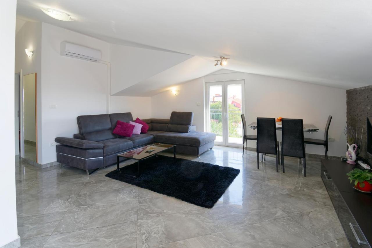 Apartments Goran By Rent Istria Umag Exterior foto
